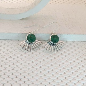 Boucles d'oreilles cabochon en malachite de créateur en argent sterling 925 pour mariage ou cadeau, vente en gros en ligne pour femmes - Product Image 2