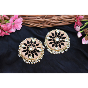 Boucles d'oreilles en bois kundan pour filles et femmes, magnifiques boucles d'oreilles tendance faites à la main avec finition mate dorée - Product Image 4