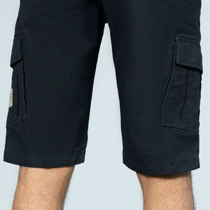 Vente en gros de shorts cargo décontractés 100% coton pour hommes coupe régulière noirs avec motif uni et fermeture à cordon brodé en 3D - Product Image 6