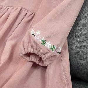 Vestido de lino suave hecho a mano para niñas pequeñas, estilo informal para el primer cumpleaños de niños pequeños, OEM hecho en Vietnam - Product Image 6