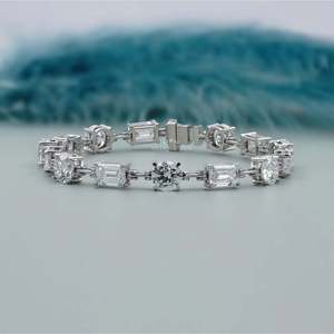 Bracelet tennis en diamants de laboratoire en or massif 14 carats plaqué rhodium avec émeraudes et diamants ronds certifiés IGI pour femmes - Product Image 1