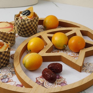 Plateau de service élégant en métal pour le Ramadan avec calligraphie arabe et motif de lanterne, parfait pour les repas d'Iftar, la décoration festive et les cadeaux - Product Image 5