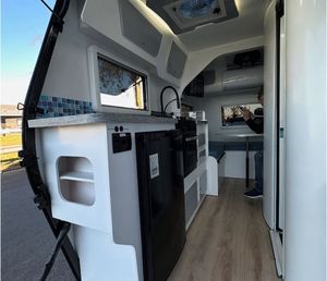 Remolque de autocaravana de lujo Camper a la venta para acampar Agua y aire Viajes Home-On-Wheels mejores precios - Product Image 4