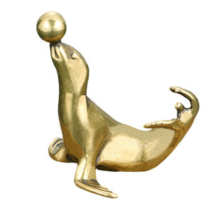 Sculpture de sceau d'or jouant avec une balle et objet décoratif pour accessoires de maison, décoration de pièce, figurine de luxe personnalisée - Product Image 1