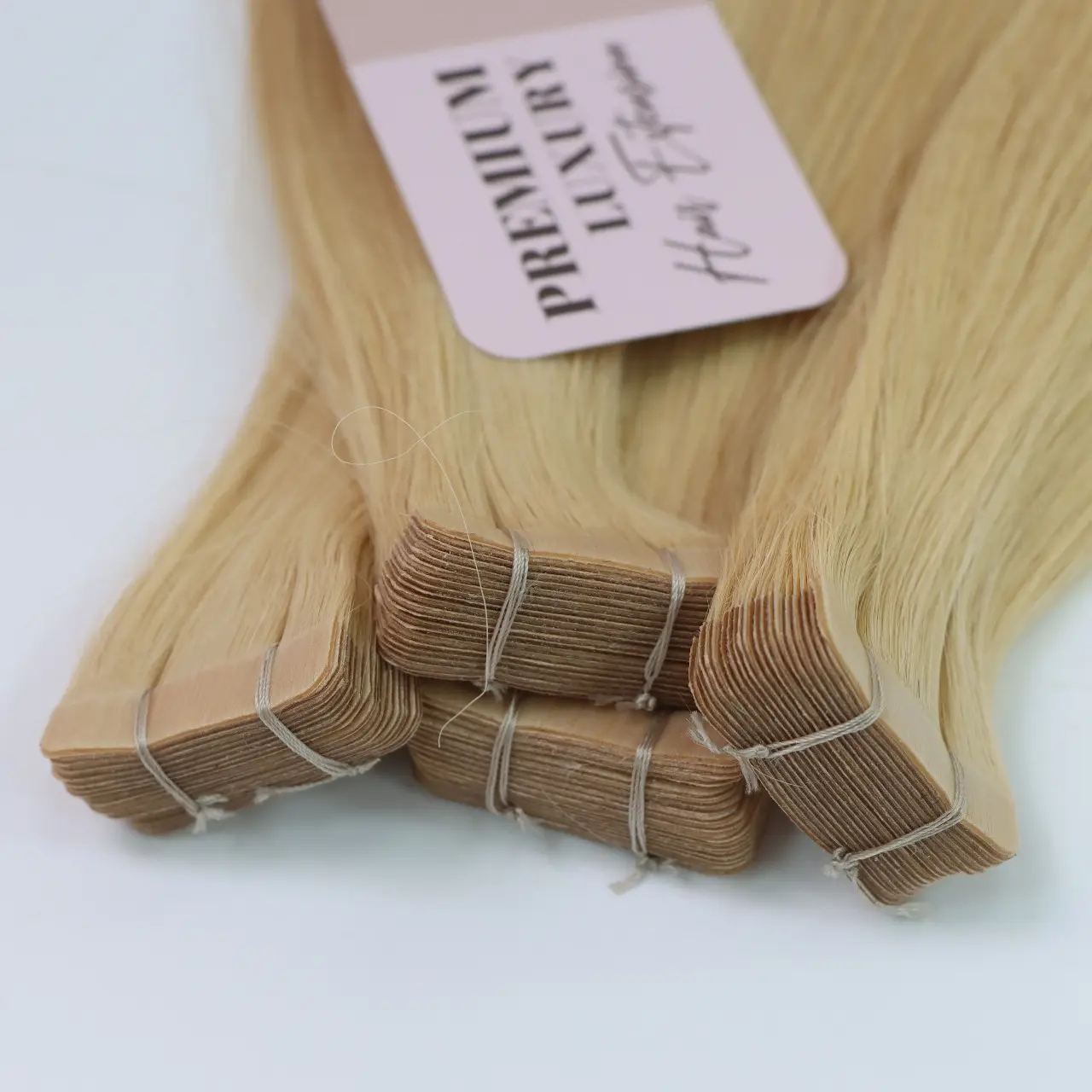थोक शीर्ष गुणवत्ता प्रकाश गोरा 18 रंग अदृश्य टेप बालों का विस्तार 24 इंच के बालों को सीधे अदृश्य टेप बालों के विस्तार से