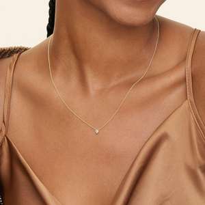 จี้เพชรทรงหยดน้ำแบบเพียร์ เซ็ตติ้ง 1.00 กะรัต VVS มอยส์ซาไนต์ พร้อมสร้อยคอเงินแท้ ดีไซน์ทันสมัย เหมาะสำหรับเป็นของขวัญสำหรับผู้หญิง - Product Image 5