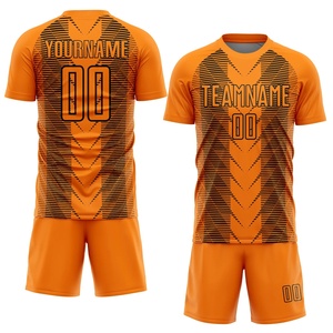 Ensemble de maillots de football personnalisés orange et noir, best-seller, 100% polyester, maille respirante, séchage rapide, logo personnalisé, nom, numéro, OEM - Product Image 1
