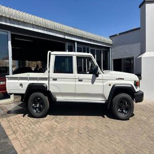 Toyota Land Cruiser Pickup Truck assez usagé Conduite à gauche à droite Meilleur prix Expédition rapide à vendre - Product Image 1