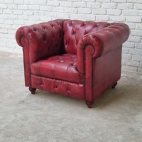 Fauteuil Chesterfield vintage style loft urbain |   Fauteuil 1 place en cuir véritable rose rouge capitonné, style Mid-Century Modern, fait main, pour la maison