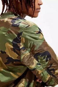 Chaqueta Varsity Casual y Elegante para Hombre, Corte Ajustado, Manga Larga, Estampado 3D de Camuflaje, Bolsillos Sublimados, Resistente al Viento e Impermeable - Product Image 6