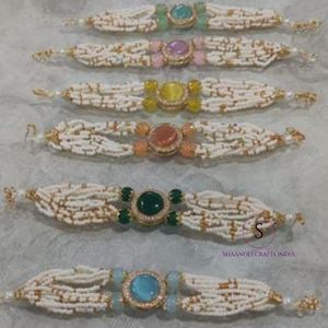 Pulsera de cuentas blancas de diseño, hecha a mano, informal, para fiestas, joyería nupcial, hermoso patrón de trabajo Motii, pulseras para boda Haldi - Product Image 3