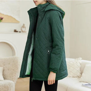 Extérieur ROYAL VERT FEMME Logo personnalisé Veste respirante Remplissage en coton 100% Chaud Ajusté Élégant Capuche amovible authentique - Product Image 3