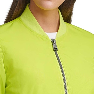 Chaqueta de béisbol de bombardero de satén con bordado de logotipo personalizado para mujer al por mayor, cortavientos de invierno, capucha impermeable, ropa de diseño de primavera - Product Image 2