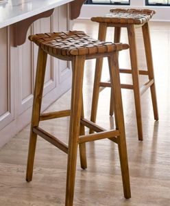 Taburete de madera hecho a mano con aspecto desgastado agrega un toque vintage a cocinas, patios, terrazas y casas inspiradas en el campo - Product Image 6