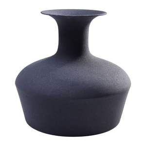 Sofisticado florero de metal con un diseño artístico y una forma única para sus flores favoritas y mejorar la decoración de su hogar - Product Image 6