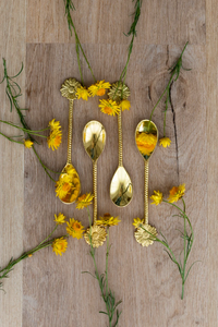 Cuchara de té, café y postre con diseño de flor pulida dorada personalizada a granel a bajo precio - Product Image 5