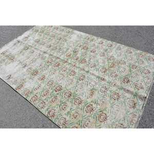 Alfombra Turca Vintage de 5.2x8.1 pies, Alfombra Grande Ecológica de Lana con Parches Verdes y Marrones y Base de Látex - Product Image 4