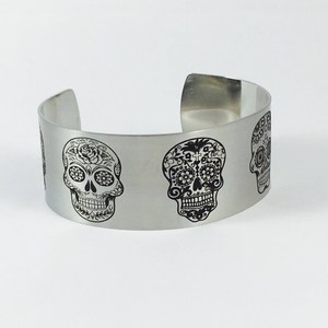 Brazalete ancho de diseñador floral de latón puro 100% hecho a mano, brazalete ajustable, Regalo para mamá - Product Image 2