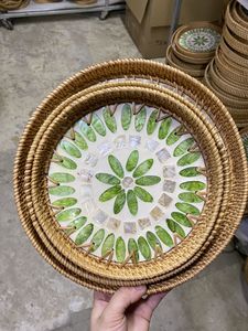 Bandeja de servicio de ratán Natural para artesanías de alta calidad Bandeja artesanal con incrustaciones de madreperla respetuosa con el medio ambiente - Product Image 6