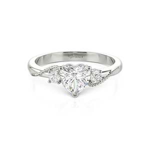 Bague Jeulia personnalisée classique à motif ondulé avec trois pierres en forme de cœur - Cadeau idéal - Product Image 1