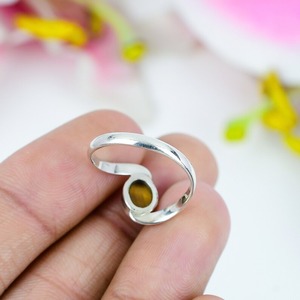 Anillo Minimalista de Ojo de Tigre para Ella, Gema Ovalada Genuina en Plata 925 para Compromiso, Boda, Aniversario, Fiesta o Regalo - Product Image 3