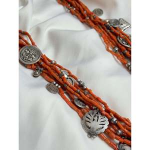 Collier superposé en argent Anokhi Fashion avec breloques en corail et en argent - Product Image 4