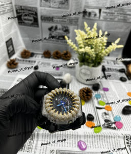 Reloj con diamantes incrustados, bisel redondo, movimiento automático y correa de caucho negro, reloj plateado unisex. - Product Image 3