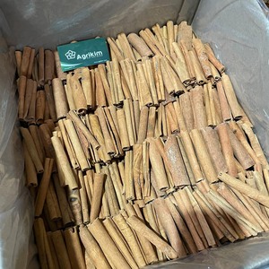 Canela de Cassia en Rollo de Primera Calidad, 85% 90%, para Cigarros y Cigarrillos Electrónicos, Canela Cassia 80 de Alta Calidad. Contactar a la Sra. Doris +84 35 254 2206 - Product Image 4