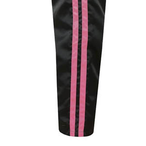 Pantalon de kickboxing pour homme en satin noir respirant, taille élastique, bandes latérales roses, ajustement réglable, automne, marque personnalisée - Product Image 6