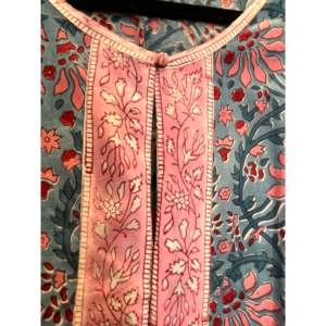Robe Kurta BHOPALI EVENING BLUE 100% coton avec décoration brodée - Product Image 3