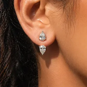 Pendientes de diamantes con diseño de pera dividida y tachuelas - Product Image 1