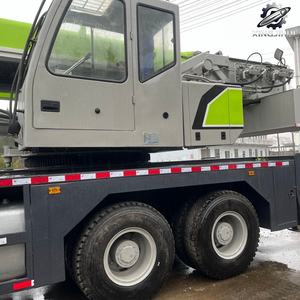 Grue hydraulique sur camion Zoomlion ZTC550V d'occasion, 55 tonnes, flèche télescopique maximale de 61,5 m, marque chinoise d'origine, faible nombre d'heures, certifiée CE - Product Image 3