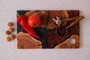 Planche à découper élégante en résine de surface et bois, en bois d'acacia et de manguier, conçue pour une découpe uniforme - Product Image 3