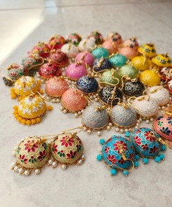 Meenakari boucles d'oreilles indien traditionnel Jhumka paire pour femmes et filles bijoux de fête de mariage mariées cadeaux Sangeet cérémonie cadeaux - Product Image 3