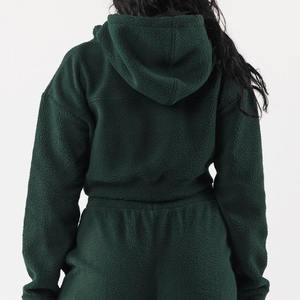 Conception de sweats à capuche courts pour femmes personnalisés, sweats à capuche courts pour femmes de couleur personnalisée, sweats à capuche courts pour femmes très vendus, impression sérigraphique - Product Image 2