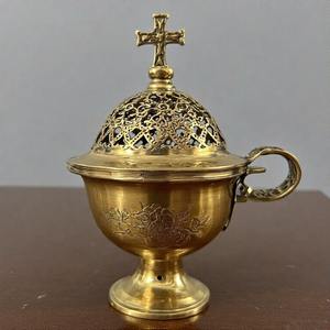 Soporte de incienso Angelic Touch, incensario colgante de latón ligero, quemador de incienso de Iglesia Vintage para ambiente ceremonial y espiritual - Product Image 4