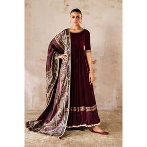 Ensemble de costume en velours pour femmes, 100% polyester, avec dupatta en soie imprimée numériquement et pantalon PR-1207 - Product Image 1