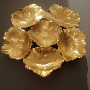 Elegante Servidor de frutas secas de aluminio y vidrio con diseño de triple hoja Acabado en oro antiguo Artesano de lujo hecho para comedor decorativo - Product Image 5