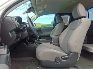 Usado 2022 To-yo-ta Ta-co-ma SR LHD - Product Image 2