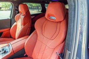 BMW XM 2026 d'occasion en excellent état, 738 ch, hybride turbocompressé V8, transmission intégrale, intérieur Sakhir Orange - Product Image 5