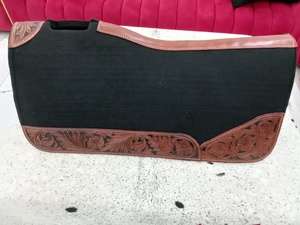Tapis de Selle Western Premium Portable en Cuir et Polaire, Broderie Turquoise et Motifs Gravés, Haute Qualité, Vente en Gros - Product Image 2