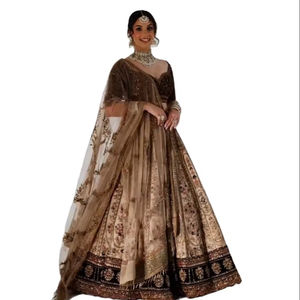 Broderie de créateur unique Kasturi tissu de soie mariée spécial mariage et fête porter en gros Lehenga Choli au prix de gros - Product Image 1