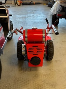 Tractor de Jardín Vintage Conmemorativo, Edición Aniversario, Máquina Agrícola de Uso Pesado - Product Image 3