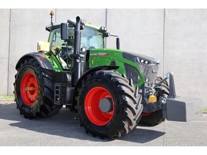 Tracteur agricole Fendt 4x4 avec cabine fermée roues rouges - Product Image 4