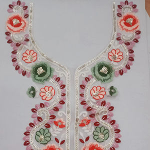 Colliers brodés sur mesure en tissu et dentelle de qualité supérieure patchs de style cousus pour vêtements pour femmes et vêtements de créateurs - Product Image 1