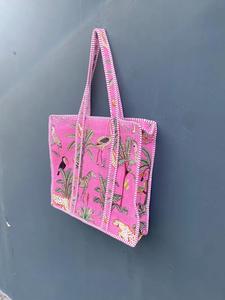 Sac fourre-tout pour femme en velours imprimé à la main en Inde, style bohème vintage, imprimé jungle rose, broderie multicolore, fermeture éclair pour - Product Image 2