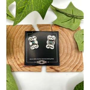 Boucles d'oreilles pendantes Joan Begay en turquoise Kingman et argent sterling, bijoux culturels de collection - Product Image 1