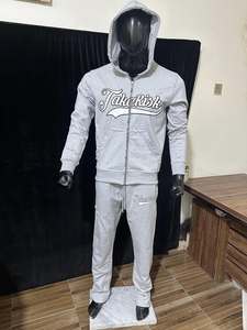 Sudaderas con capucha de hombre personalizadas con pedrería, chándales con lavado ácido para hombre, pantalones de chándal apilados, chándales unisex acampanados con bordado desgastado - Product Image 5