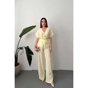 Conjunto de Dos Piezas Modal con Detalles de Botones Amarillos - Amarillo - Product Image 1