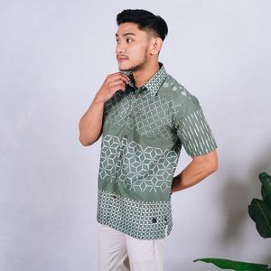 Chemise Héritage Contemporain en Coton Olive avec Géométrie Tribale à Motifs Multiples et Accents Spirale Ethnique Indonésie - Product Image 2